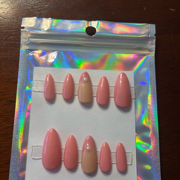🆕💗Pink Pearl Full Set Glue on Nails - Picture 7 of 7